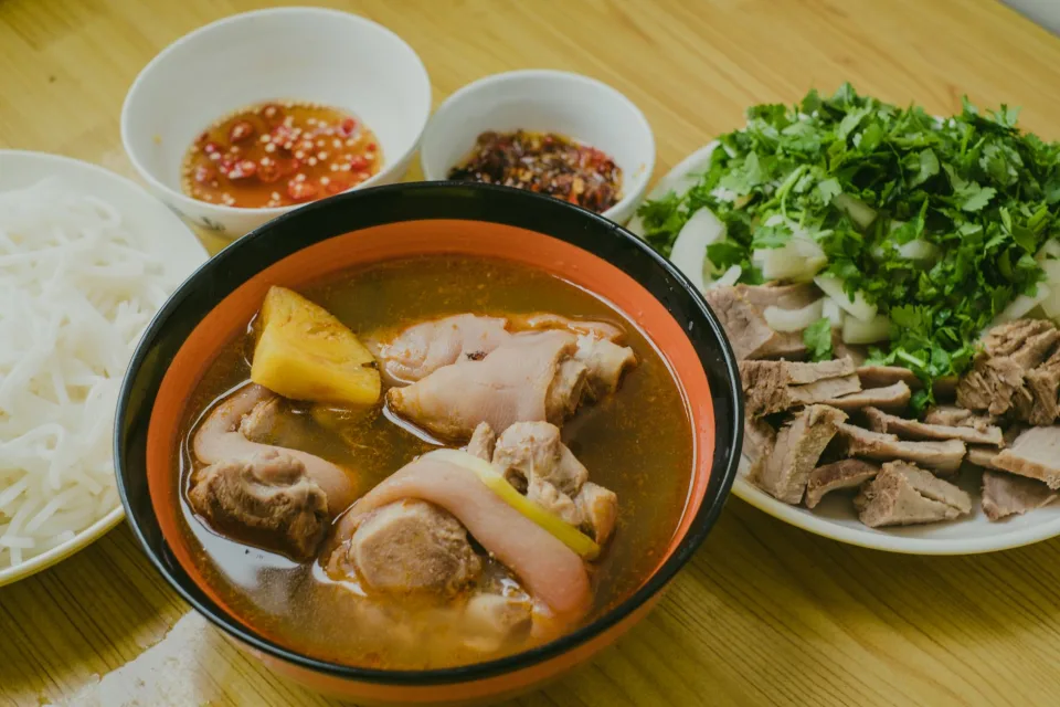 Máy pha đang chạy tại quán